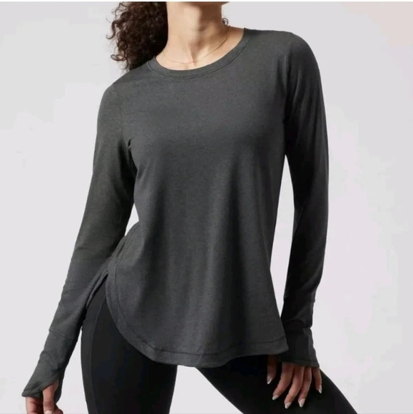 Athleta Small Uptempo Gray Long Sleeve Pullover Top Round Hem Thumbholes - Picture 1 of 14